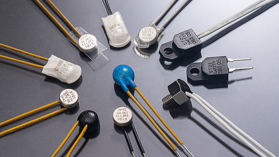 ST01 التبويب الحراري SO6 المتحكم في درجة الحرارة مع نطاق 50-250 درجة مئوية مغلق عادة أو مفتوح تلقائيًا أو إعادة ضبط يدويًا